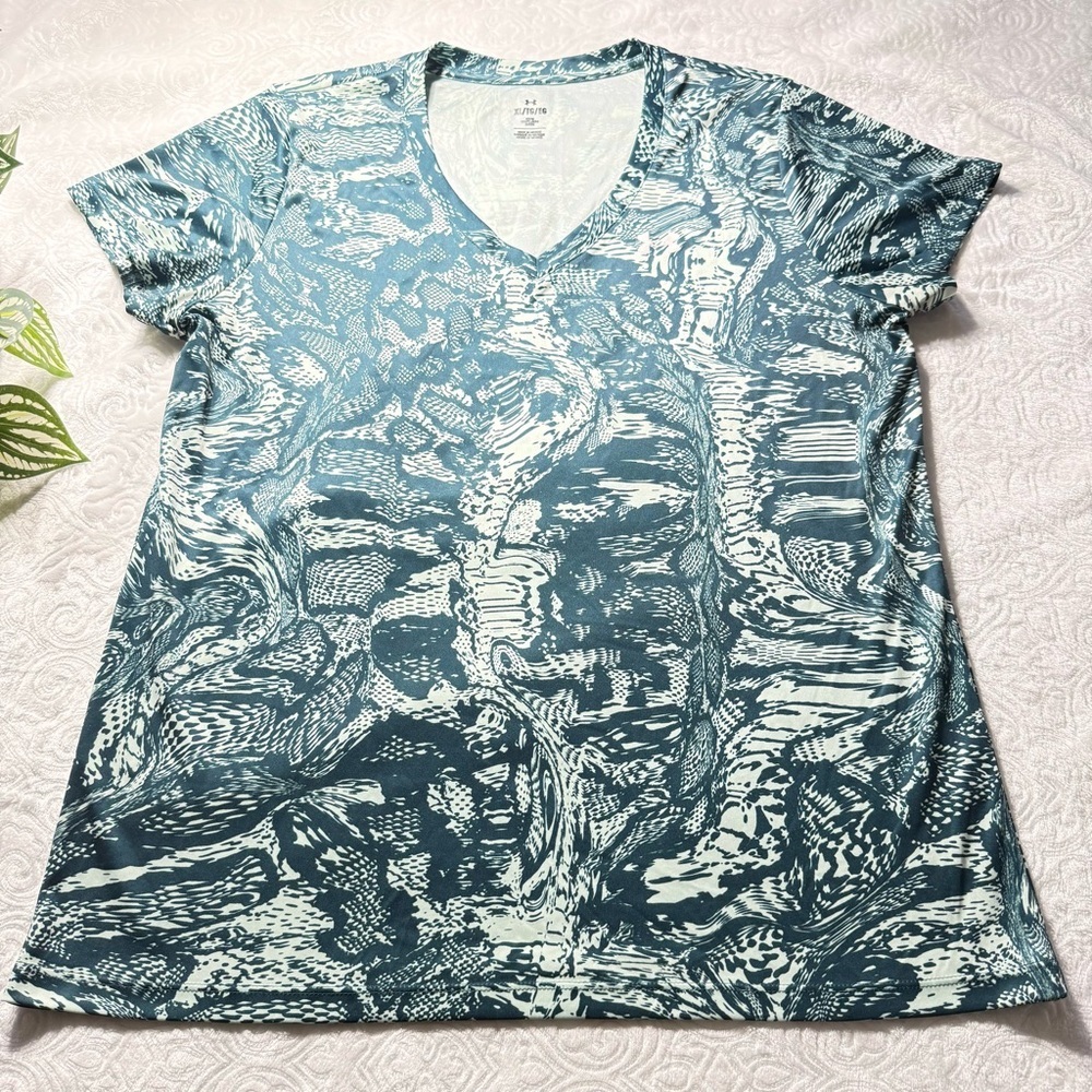 Under Armour Women’s XL Loose Fit V-Neck Short Sleeve Athletic Top Blue Print